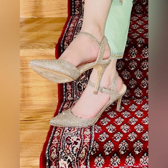 Marc fisher Pointy toe stiletto heal. Size 6 - Picture 3 of 7